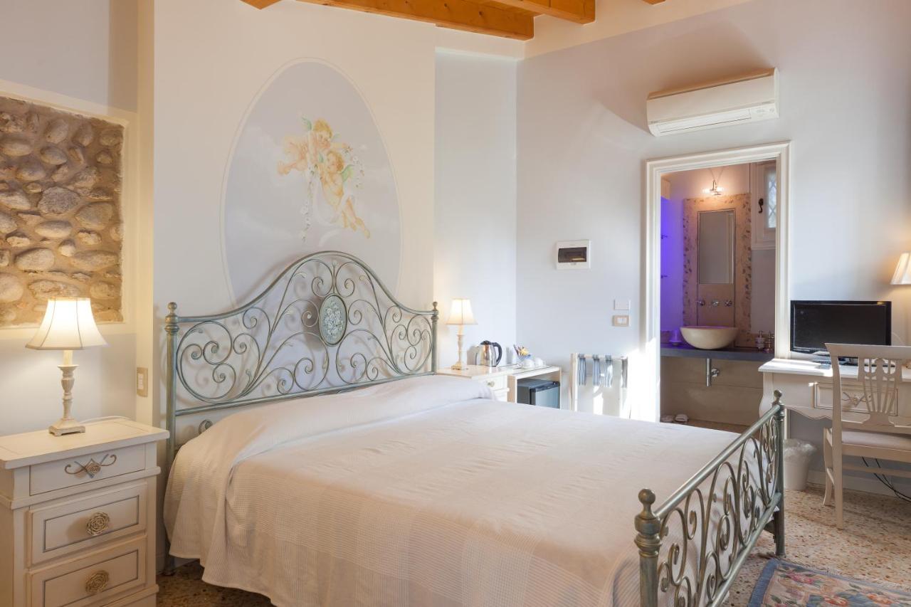 Talamo Rooms