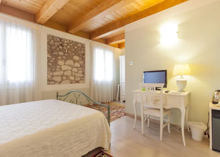 Talamo Rooms