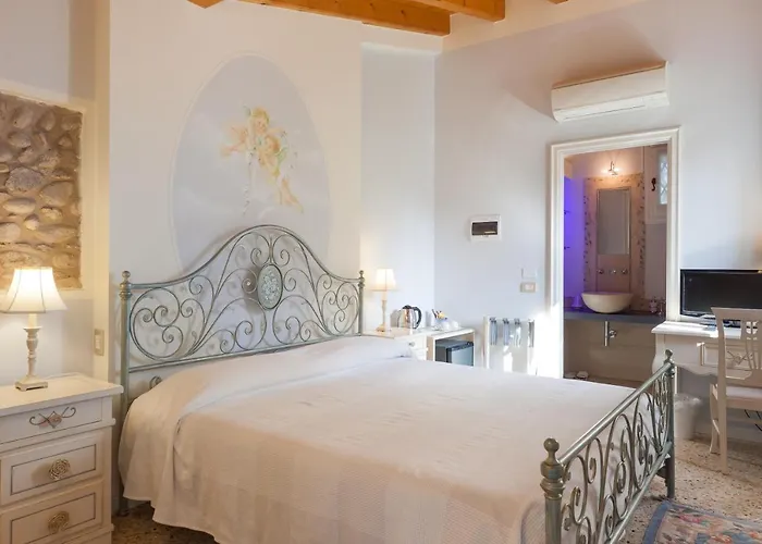 Talamo Rooms